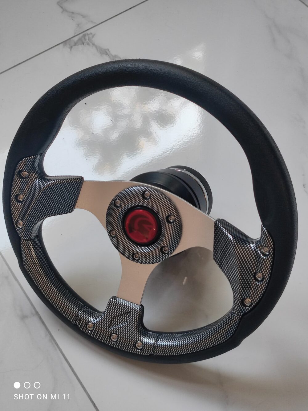 Steering wheel quick release included - Image 4